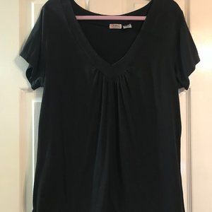 black vneck tshirt